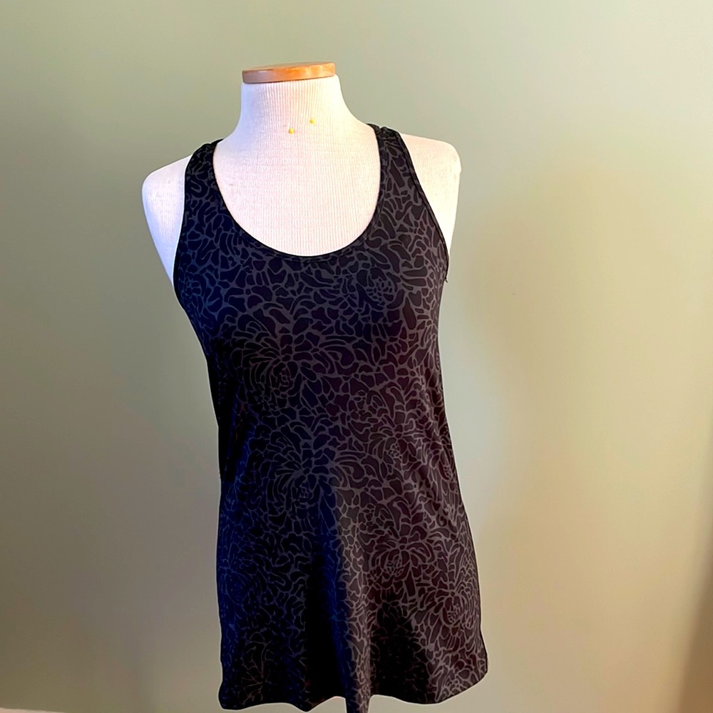 Lululemon tank top. Black and grey pattern. Size 10